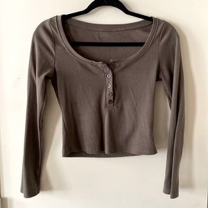 Brown long sleeve mid length top, twilight vibes, 1 broken button